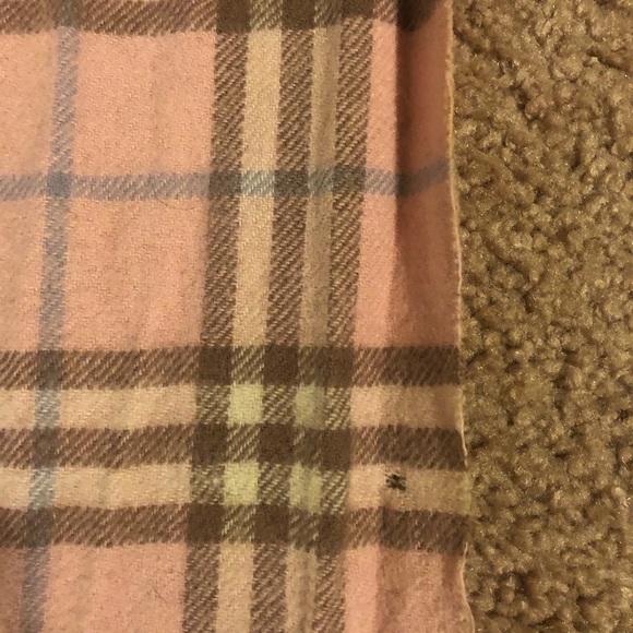 ❄️ Burberry Cashmere Scarf - Picture 5 of 8
